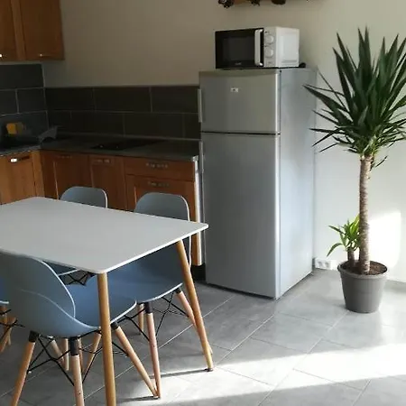 Beau Avec Balcon, Vue Piscine, Parking Prive, Climatisation, Solarium, Laverie *