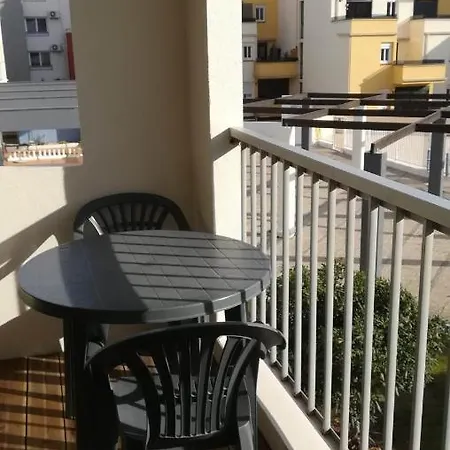 Beau Avec Balcon, Vue Piscine, Parking Prive, Climatisation, Solarium, Laverie Apartment *