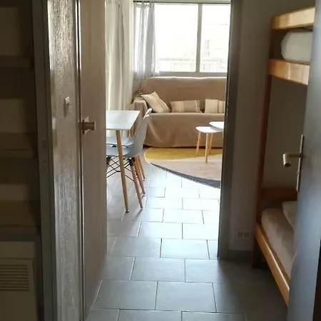 Beau Avec Balcon, Vue Piscine, Parking Prive, Climatisation, Solarium, Laverie Apartment