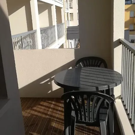 Beau Avec Balcon, Vue Piscine, Parking Prive, Climatisation, Solarium, Laverie Apartment *